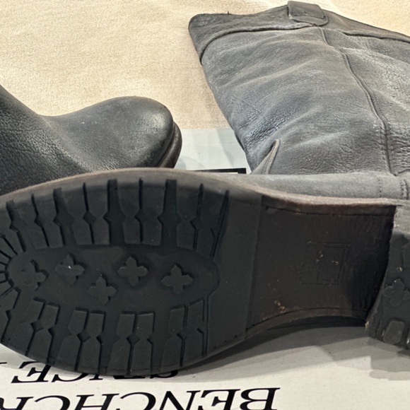 Women’s frye boots Carson lug riding size 9 distressed black - Picture 6 of 6